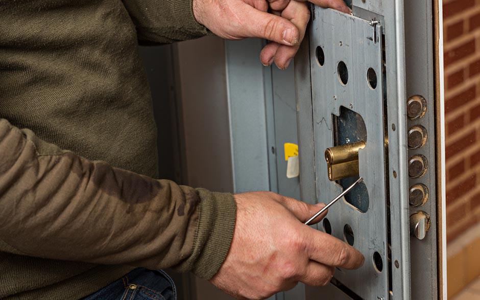 serrurier porte Nemours